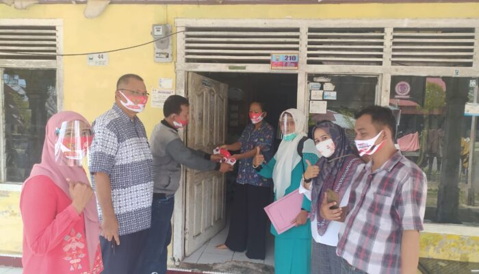 Desa Toboh Palabah Bagikan Ribuan Masker