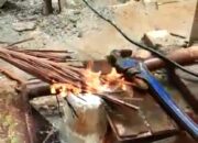 Sumur Bor Pamsimas di Pesisir Selatan Ini Menyemburkan Gas dan Api