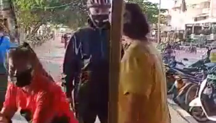 Viral, Seorang Pria Diduga Wali Kota Padang Dipercarutkan Pedagang di Taplau