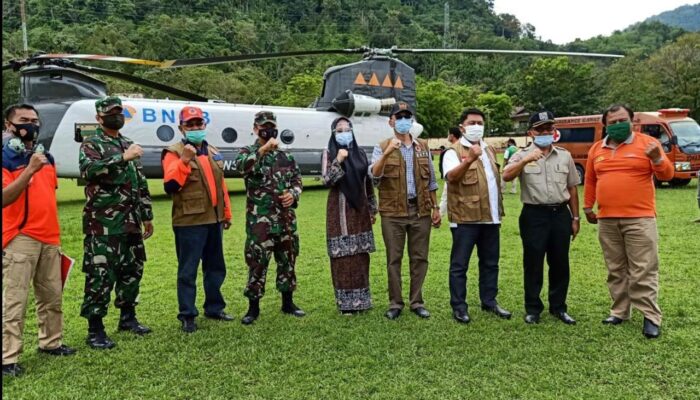 Helikopter Milik BNPB Mendarat di Painan Pesisir Selatan, Ada Apa?