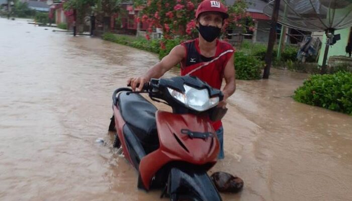 Padang-Pessel Disergap Banjir dan Longsor, Intensitas Hujan Diprediksi Masih Tinggi