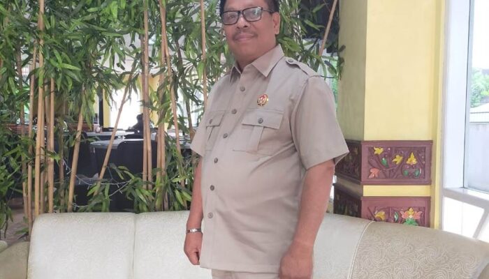 Lantai Gedung Digenangi Air Hujan Bikin Anggota DPRD Pasbar Terpeleset