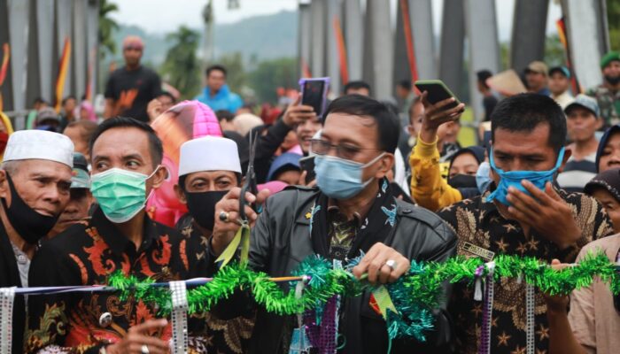 Bupati Hendrajoni Resmikan Jembatan Binjai, Masyarakat Gembira