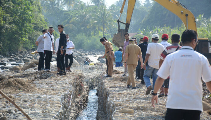 Semen Padang Lanjutkan Normalisasi Intake Baringin untuk Pengairan 120 Hektare Lahan Warga