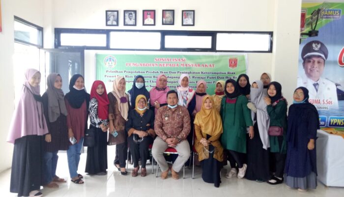 Genjot Perekonomian Nagari dengan Keterampilan Merias