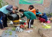 UNES Padang Latih Keltan Mengolah Sampah Jadi Pupuk