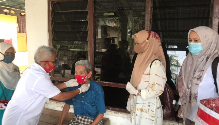 Pemerintah Desa Marunggi Bagikan 3000 Masker untuk Warganya