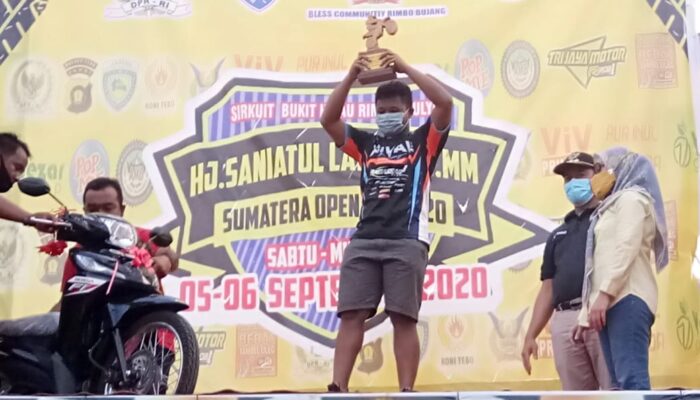 Pebalap Dharmasraya Juara Motocross di Jambi
