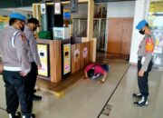 Tak Pakai Masker, Pengunjung BIM Ini Push Up di Depan Polisi