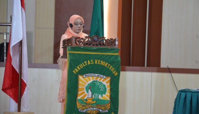 Dr. Apt. Adriani Susanty Dalami Khasiat Tumbuhan Tampa Badak untuk Obat Antikanker