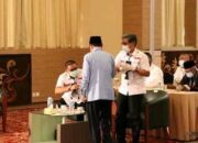 Menyejukkan, Irwandi hampiri Ramlan Nurmatias Pada Deklarasi Pilkada Damai