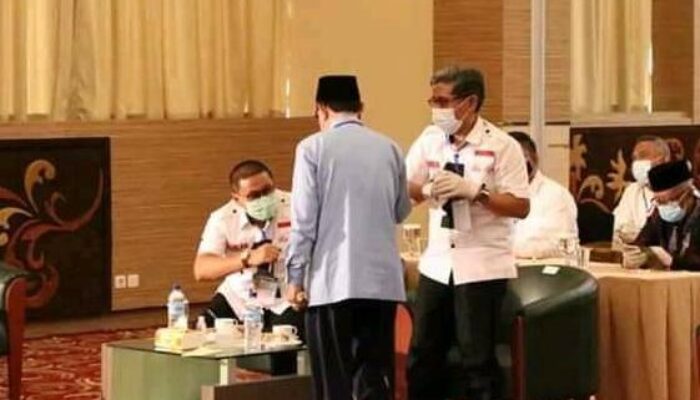 Menyejukkan, Irwandi hampiri Ramlan Nurmatias Pada Deklarasi Pilkada Damai