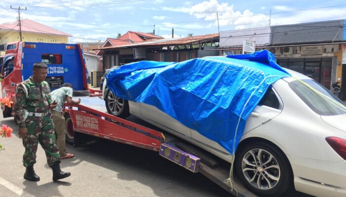 Kecelakaan di Jalan Raya Ampang Libatkan Dua Mobil dan Satu Sepeda Motor