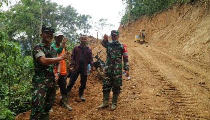 Dansatgas TMMD ke-109 Tinjau Pembukaan Jalan Kampung Dilan