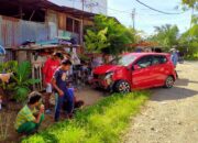 Kecelakaan, Mobil yang Berisi Satu Keluarga Ini Terseret Kereta Api