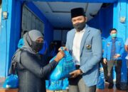 Perjuangan Noer Fajrieansyah dalam Gerakan Pemuda, Warga Padang Panjang Terima Bantuan Sembako