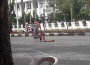 Orang Gila Tanpa Pakaian Bermunculan di Padang