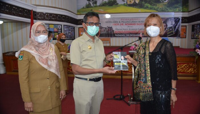 Disbud Sumbar Sebarluaskan Kisah Heroik Prof. Dr. Achmad Mochtar Lewat Biografi “Sang Pejuang Kemanusiaan”