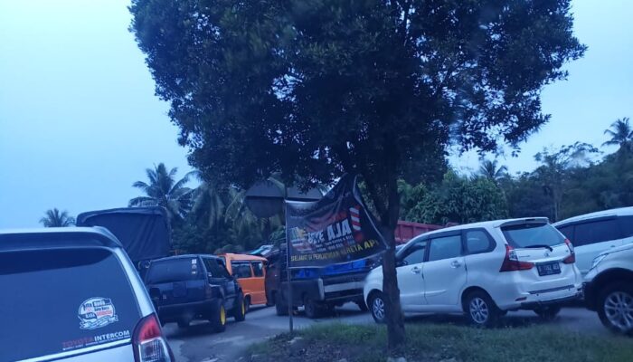 Jalur Padang Menuju Bukittinggi Macet, Ternyata Ini Penyebabnya