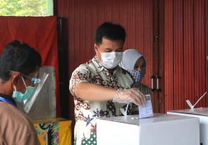 Panji Mursyidan – Yosrizal Mencoblos di TPS Berbeda