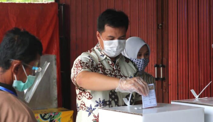 Panji Mursyidan – Yosrizal Mencoblos di TPS Berbeda