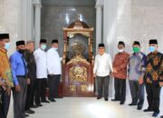 Viral, Pejabat di Kabupaten Solok Pakai Sepatu ke dalam Masjid, Ini Kata MUI