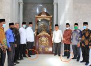Viral Pejabat Pakai Sepatu dalam Masjid, Wali Nagari Gantung Ciri Minta Maaf
