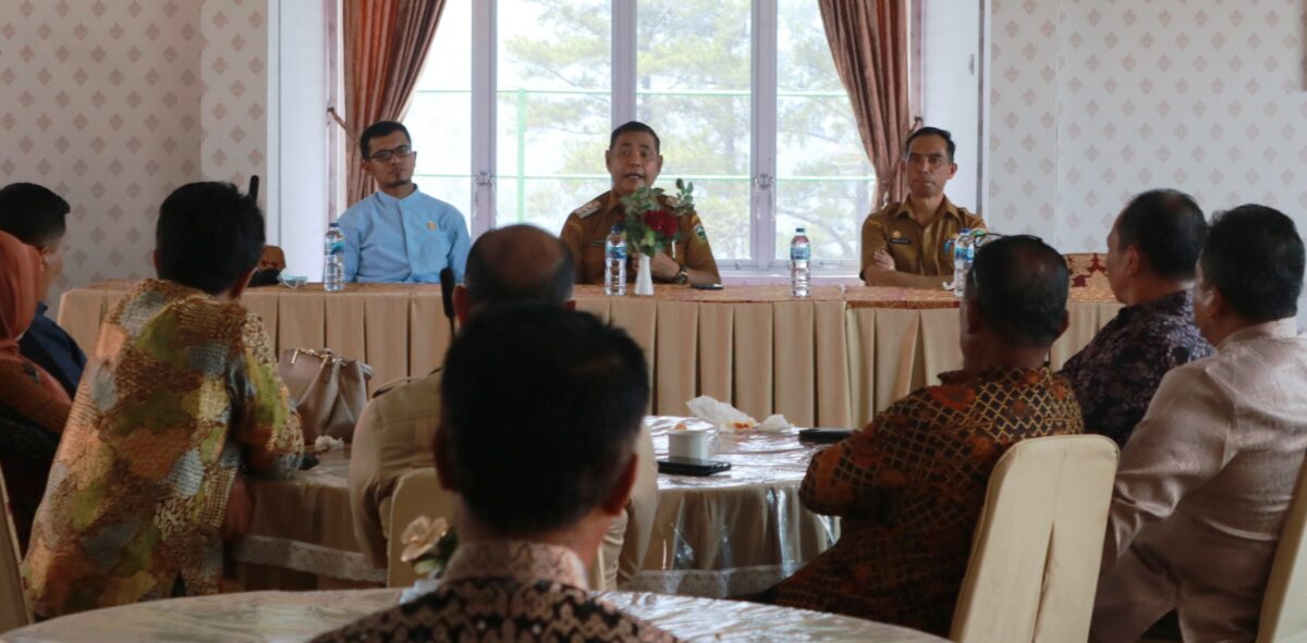 bupati solok dprd gigit jari