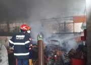 Pabrik Karet Gurun Laweh Padang Terbakar