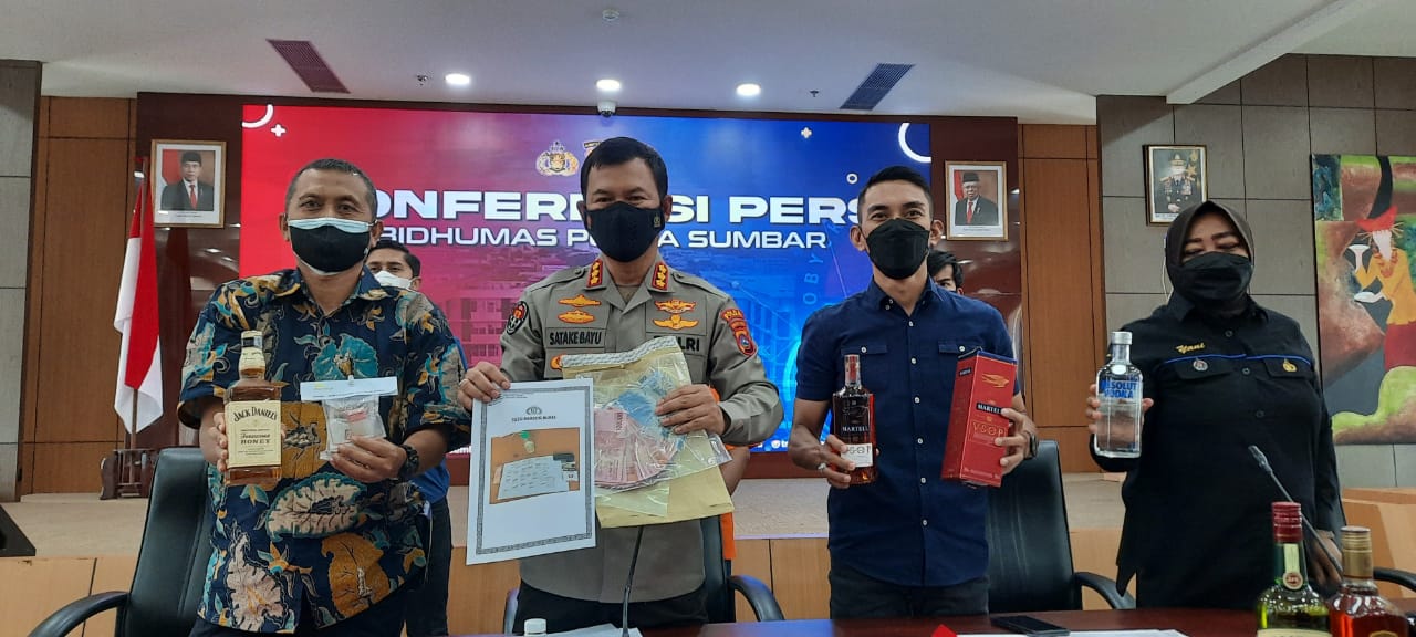 245 Botol Miras Tak Berizin Disita Polda Sumbar di Bukittinggi