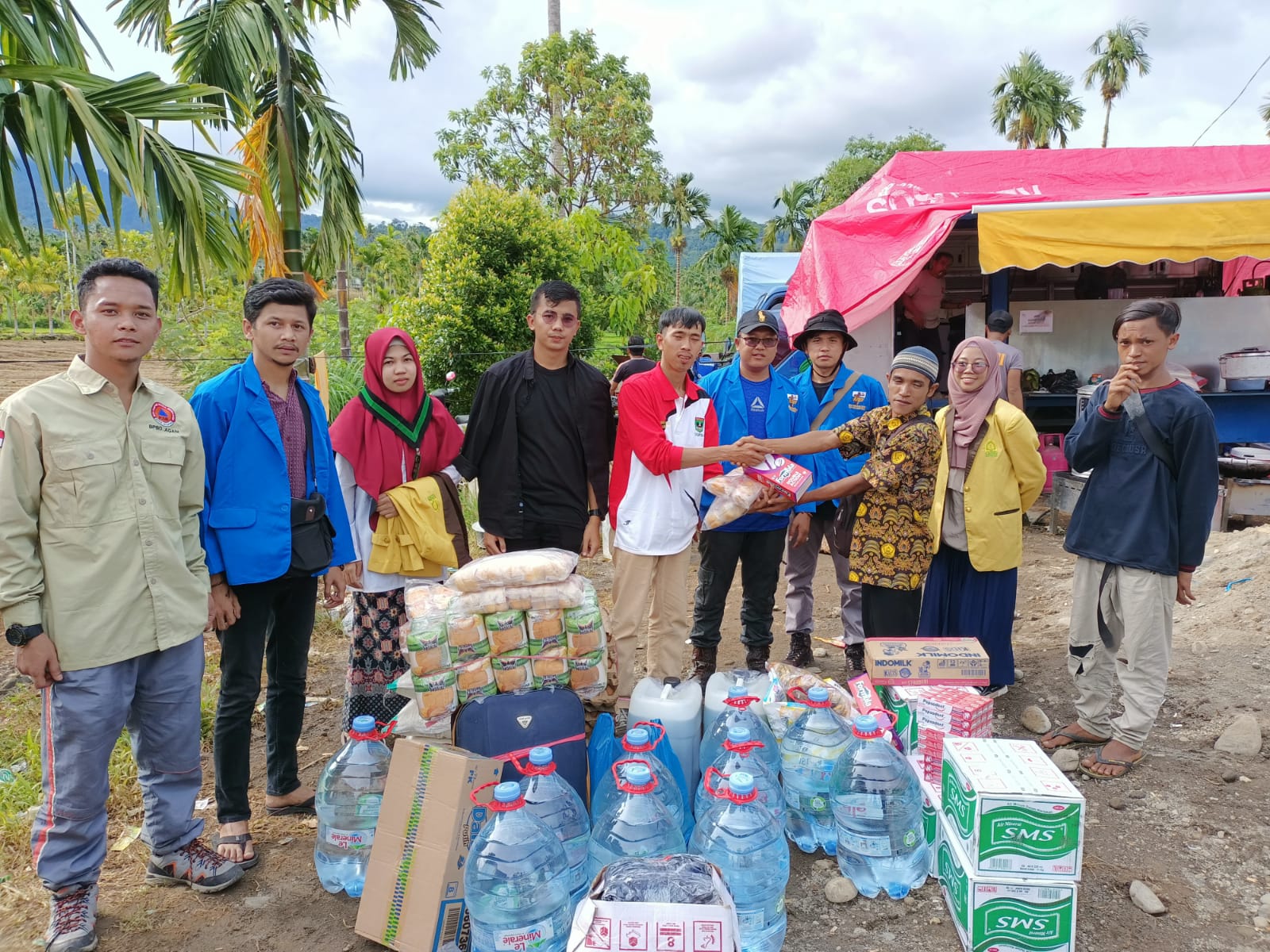 Tanggap Darurat Pasaman, KNPI Bukittinggi Salurkan Bantuan Korban Gempa di Malampah