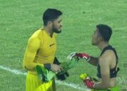 Dua Kiper Tangguh Saling Akui Kehebatan, Adilson Peluk Teja Hingga Bertukar Jersey