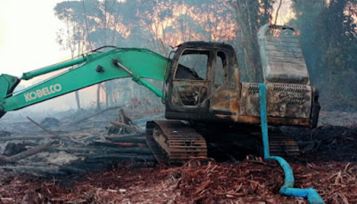 Oknum Petinggi DPRD Pessel Disebut Sebagai Pemilik Alat Berat yang Terbakar di Kawasan HPK