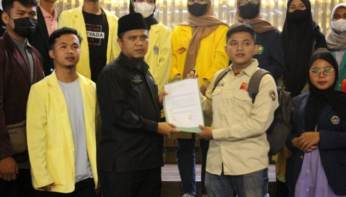 Tuntutan Mahasiswa Pessel Disepakati DPRD, Berikut Poinnya