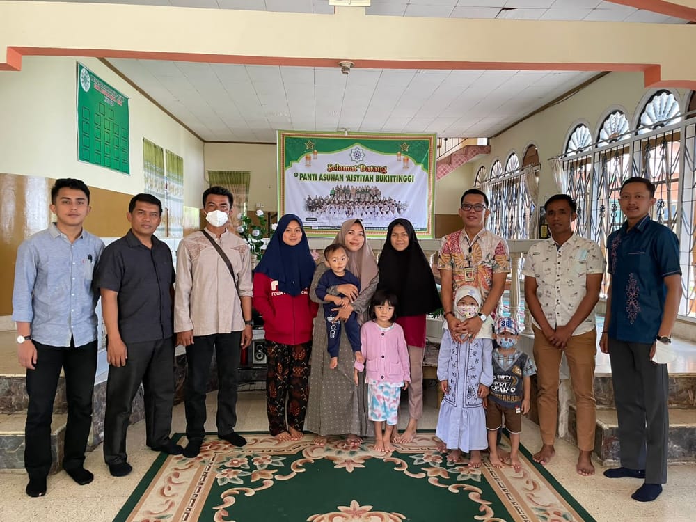 Jumat Berkah, Satreskrim Polres Bukittinggi Bagikan Sarapan Pagi