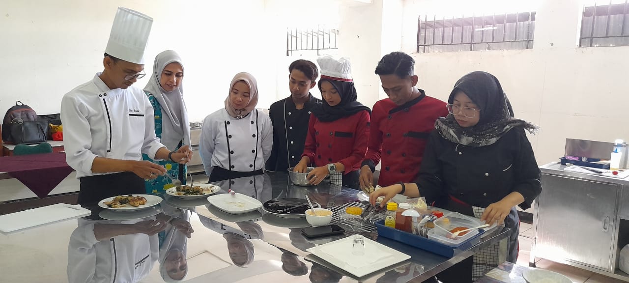 Lulusan Fakultas Pariwisata UM Sumbar, Miliki Sertifikat Uji Kompetensi