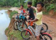 Jalan Terban di Dusun Induring Pessel Semakin Parah, Masyarakat Tagih Janji Pemkab