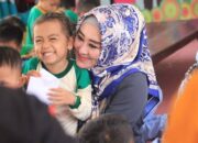 Lisda Hendrajoni Perempuan Tangguh dari Negeri Sejuta Pesona: Titik Kebahagiaan Tertinggi Adalah Berbagi