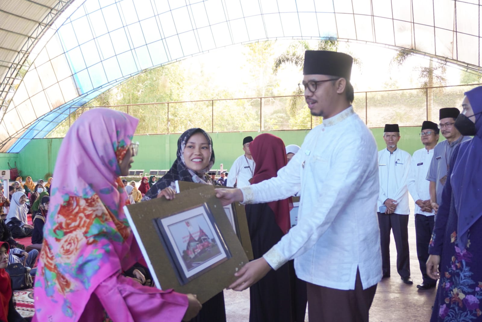 Guru Non PNS Kota Bukittinggi Terima Insentif Triwulan II