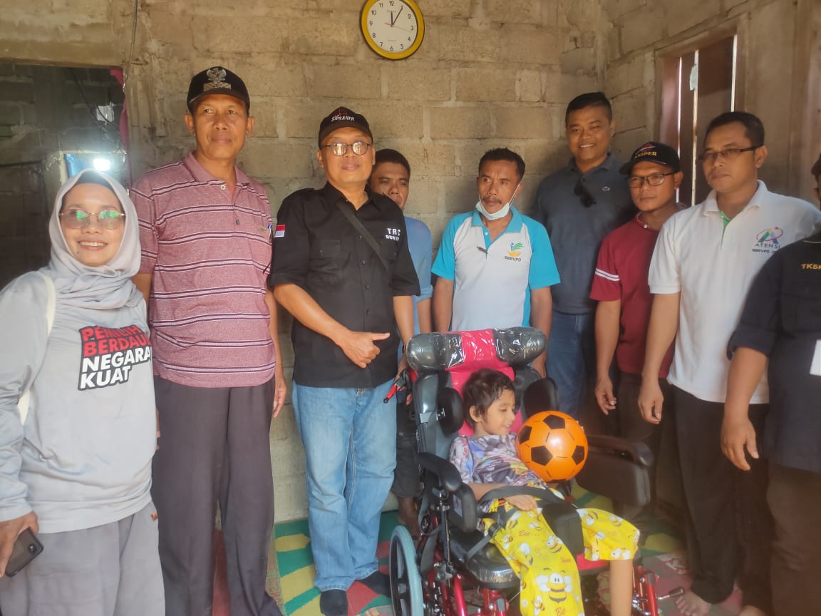 Berkat Tangan Dingin Lisda Hendrajoni, Kemensos Salurkan Bantuan pada PPKS di Pessel