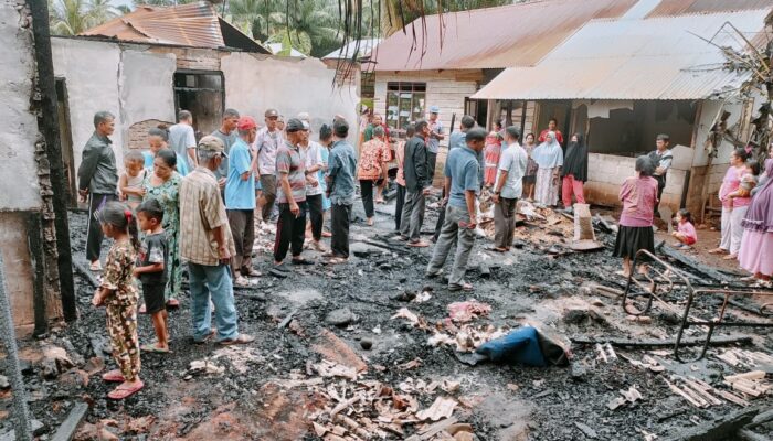 Si Jago Merah Kembali Mengamuk di Pessel, Satu Unit Rumah Milik Warga Lengayang Rata Dengan Tanah
