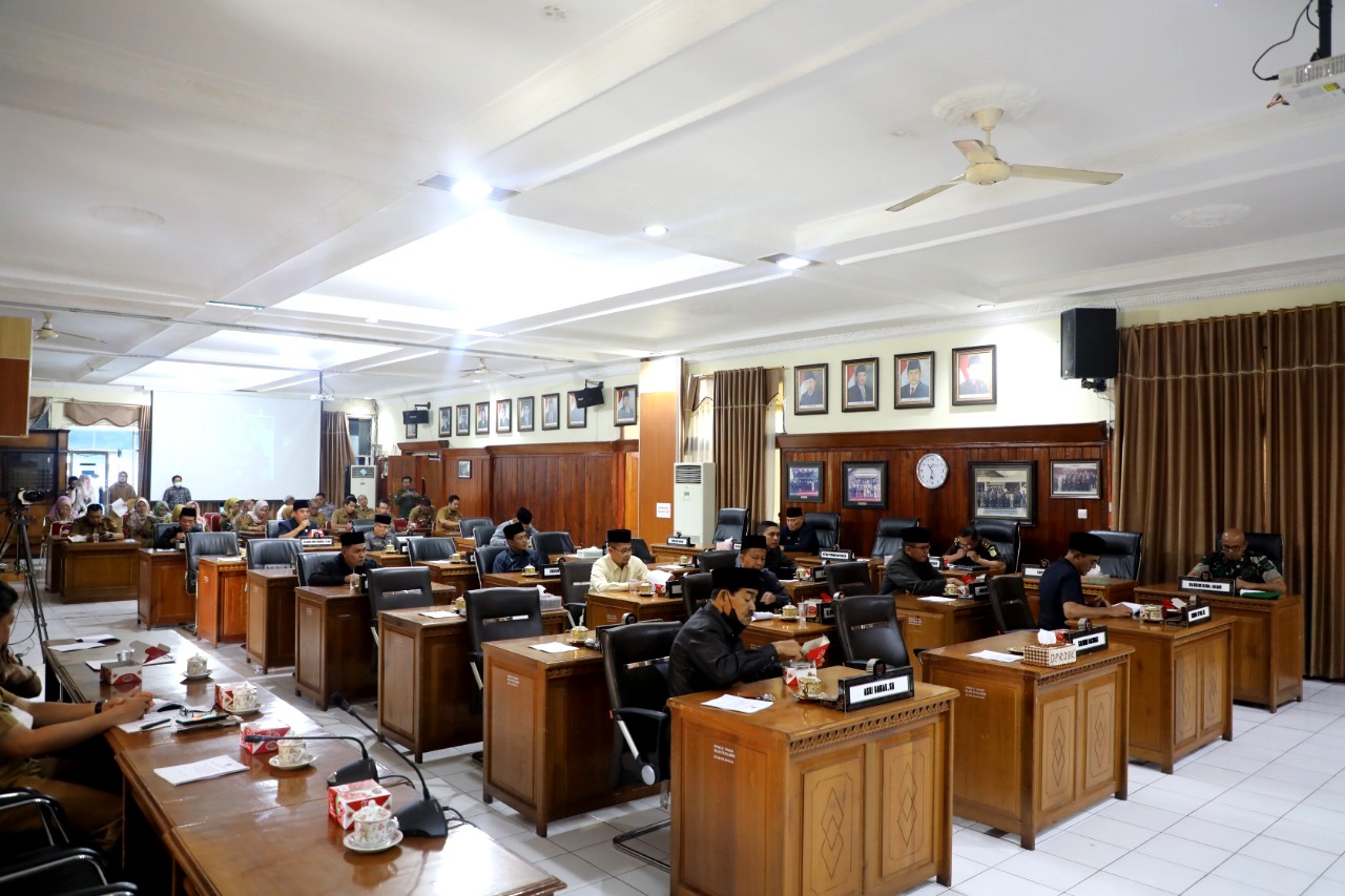 Wawako Bukittinggi Jawab Pandangan Umum Fraksi DPRD