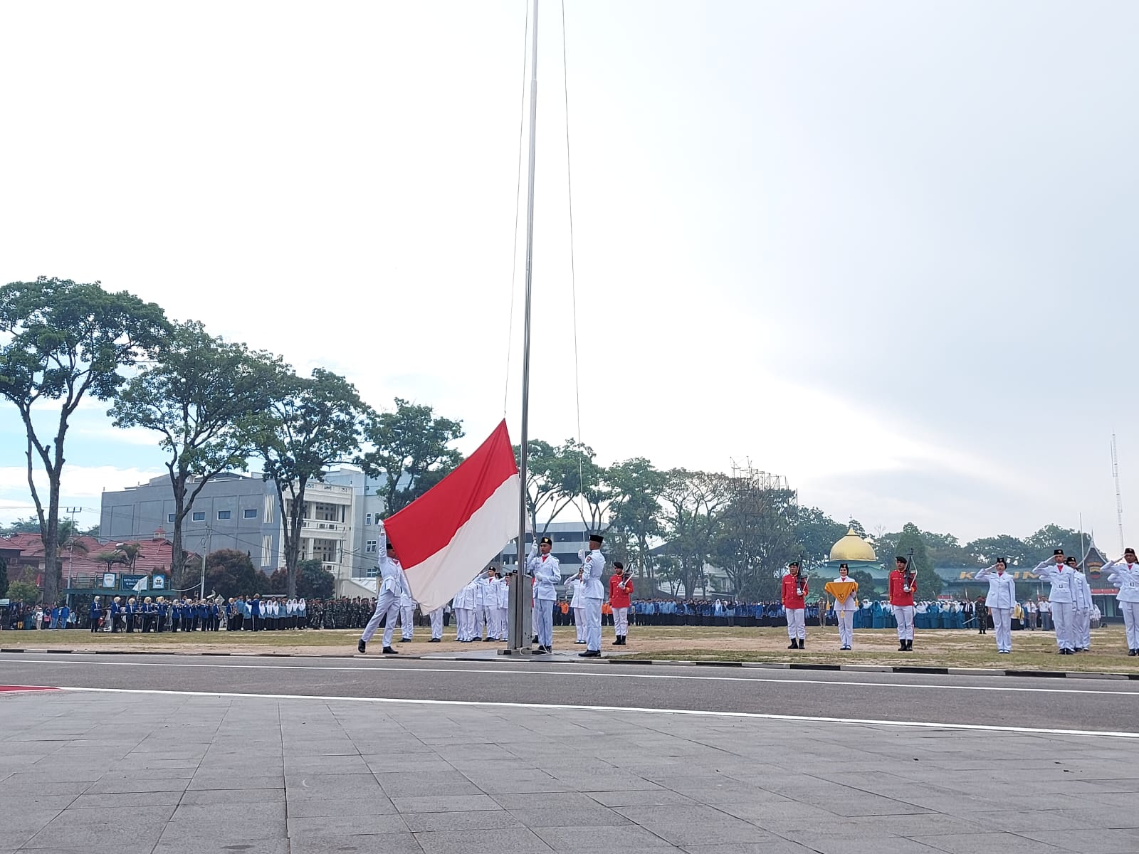 Paskibraka Bukittinggi Sukses Kibarkan Bendera Pusaka
