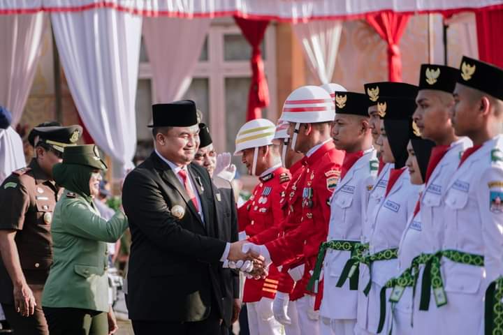 Sutan Riska Kukuhkan Paskibraka Kabupaten Dharmasraya Tahun 2022