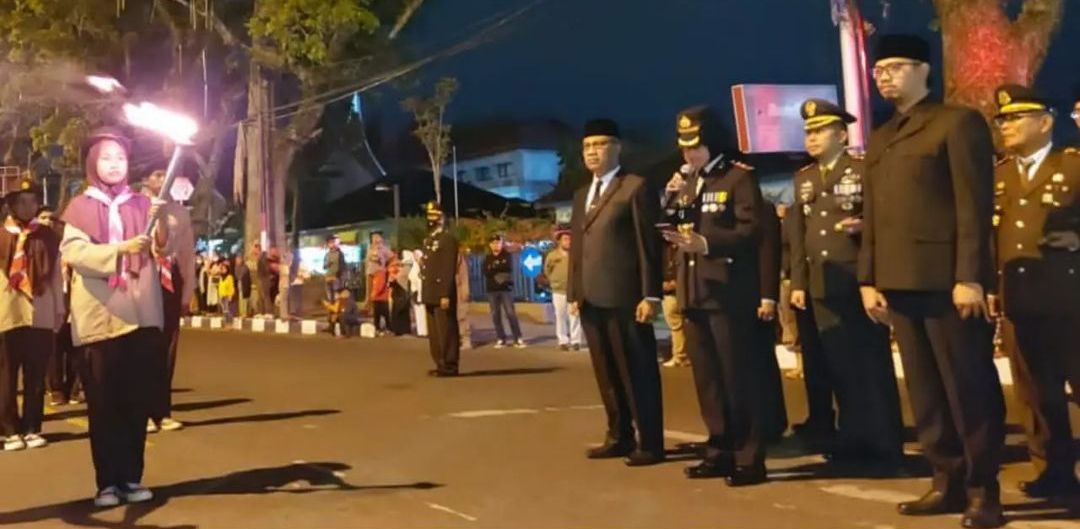 Peringatan Hari Kemerdekaan RI ke 77 Tahun, Pemko Bukittinggi Laksanakan Pawai Obor Taptu
