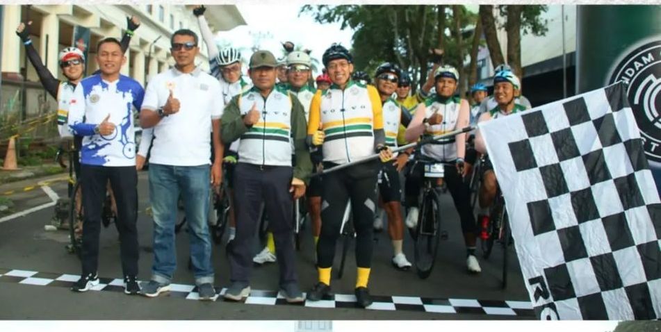Sekda Bukittinggi Lepas Peserta Event Chasing de Climb Series 1 Bukittinggi