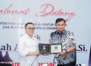 MenpanRB Motivasi dan Puji Kinerja Bupati Sutan Riska