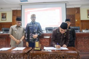 DPRD dan Pemko Bukittinggi Setujui Tiga Ranperda