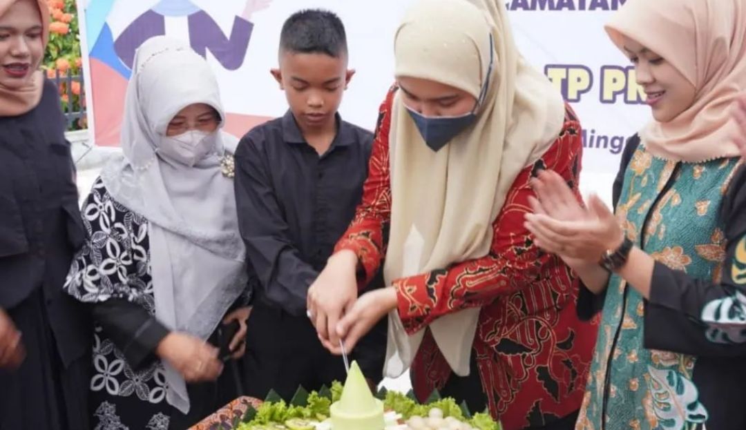 Ketua TP PKK Bukittinggi Launching Posyandu Remaja Hebat