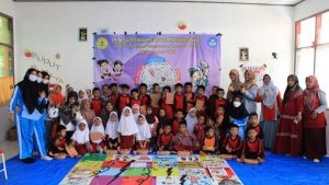 Dosen STIKes Mercubaktijaya Padang Edukasi Siswa SD Negeri 17 Padang Soal Jajanan Sehat